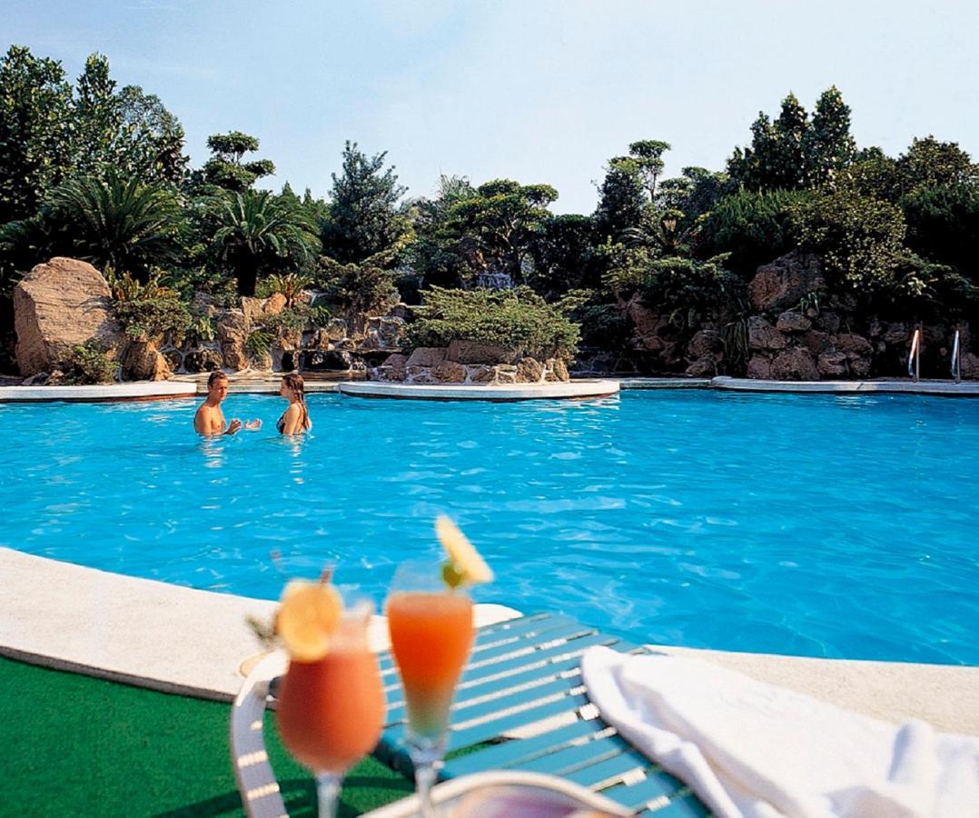 The Howard Plaza Hotel Tchaj-pej Exteriér fotografie The swimming pool at the hotel