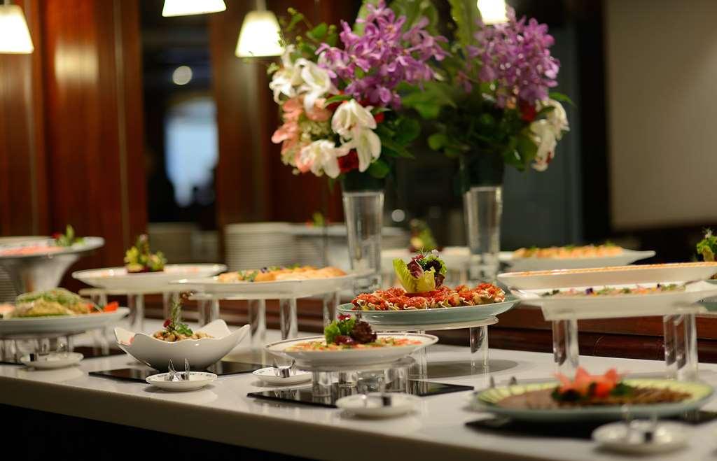 The Howard Plaza Hotel Tchaj-pej Restaurace fotografie A buffet