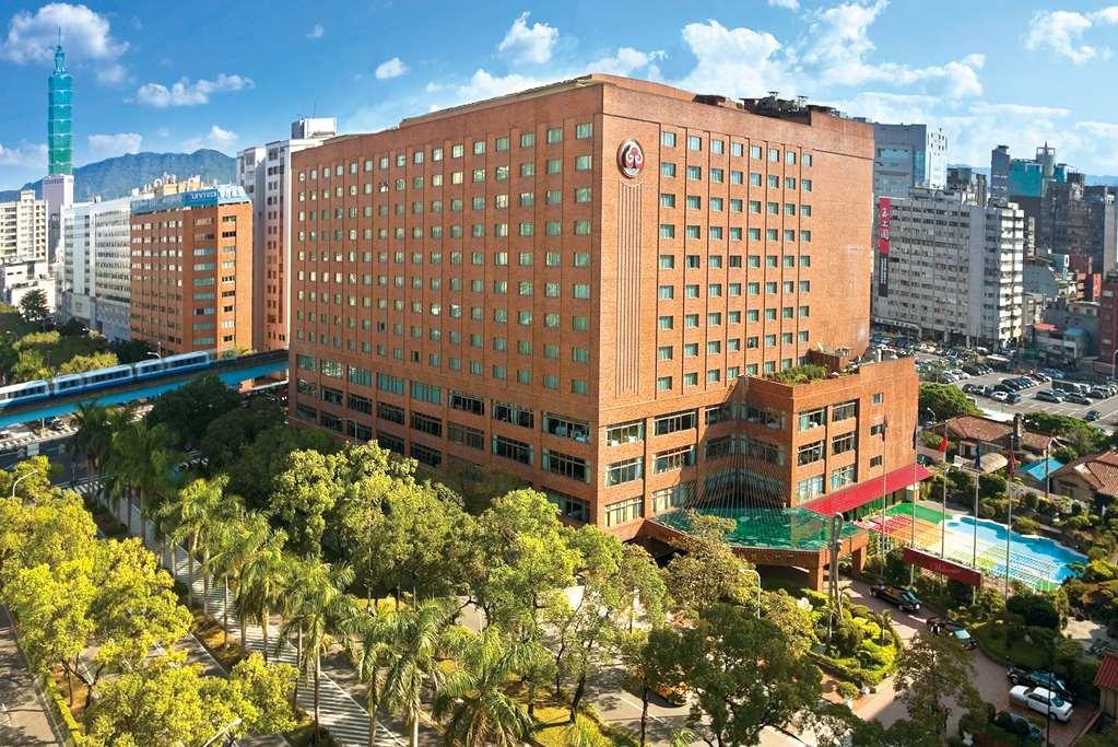 The Howard Plaza Hotel Tchaj-pej Exteriér fotografie Kaohsiung Medical University Hospital