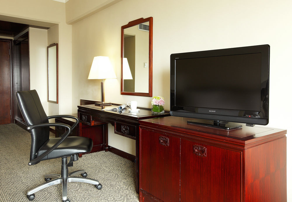 The Howard Plaza Hotel Tchaj-pej Exteriér fotografie A television in a hotel room